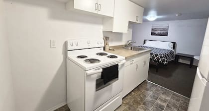 Affordable, Queen Bed, Parking, Downtown, A+, WiFi