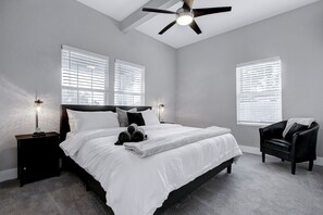4 bedrooms, desk, iron/ironing board, travel cot - About 9 min. to the Pearl/Airport/Riverwalk (San Antonio)