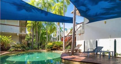 Tropical oasis In Parap, saltwater pool, Close to Markets and attractions