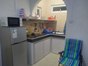 Fridge, microwave, oven, stovetop - Villa with private pool near the beach (Pointe aux Biches)