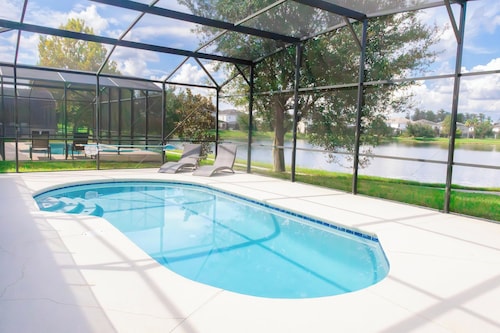 Heavenly 5 Bedroom, 6 Bathroom Private Pool Home with Beautiful Lakeview in Gated Resort!