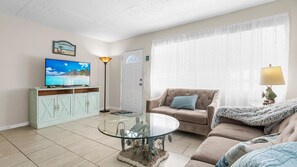 TV, offices - 3 Blocks from the Beach! Brevard Ave 420 (Cocoa Beach)