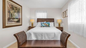 2 bedrooms, WiFi, bed sheets - 3 Blocks from the Beach! Brevard Ave 420 (Cocoa Beach)