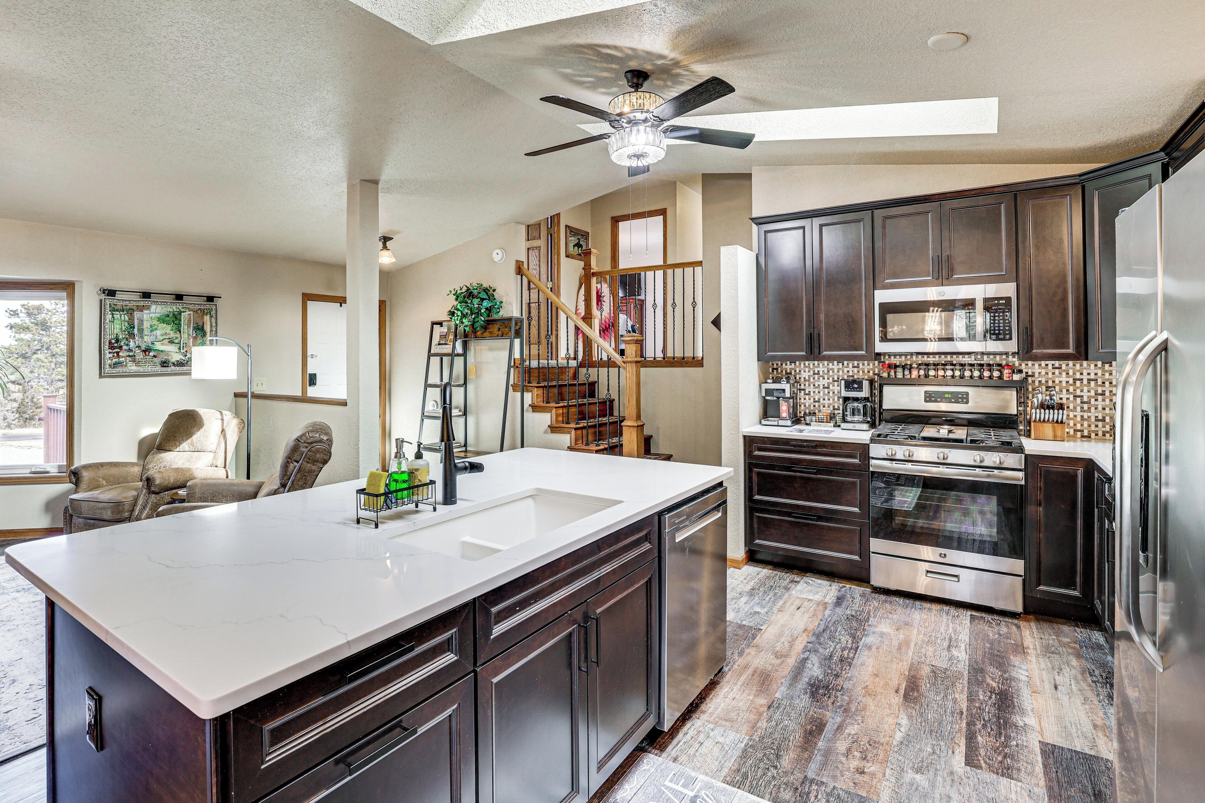 Fridge, microwave, stovetop, dishwasher