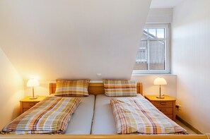 2 bedrooms, iron/ironing board, free WiFi, bed sheets