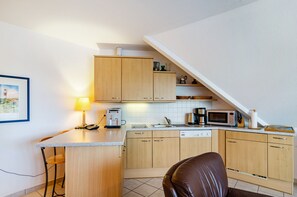 KylskÄp, mikrovÄgsugn, spishÀll och diskmaskin