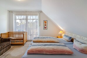 1 bedroom, iron/ironing board, free WiFi, bed sheets - Apartment 'Ferienwohnung Inselheide' with Private Garden, Balcony and Wi-Fi (Borkum)