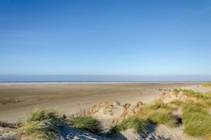 Beach nearby - Apartment 'Inselheide- Ferienwohnung Inselnest' with Private Terrace, Private Garden and Wi-Fi (Borkum)
