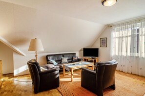 TV, DVD player, stereo - Apartment 'Inselheide- Ferienwohnung Inselnest' with Private Terrace, Private Garden and Wi-Fi (Borkum)