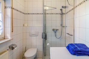 Dusche, Haartrockner, Handtücher