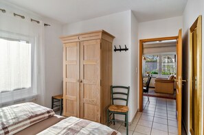 1 habitación, tabla de planchar con plancha, wifi gratis y ropa de cama 