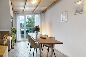 Dining - Apartment 'Bio Obsthof Schöngarten' with Lake View, Balcony and Wi-Fi (Lindau (Bodensee))