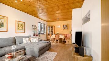 Fernseher, DVD-Player, Stereoanlage