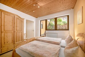 1 bedroom, iron/ironing board, free WiFi, bed sheets - Apartment 'Casa Mia' with Private Terrace, Private Garden and Wi-Fi (Bad Dürkheim)