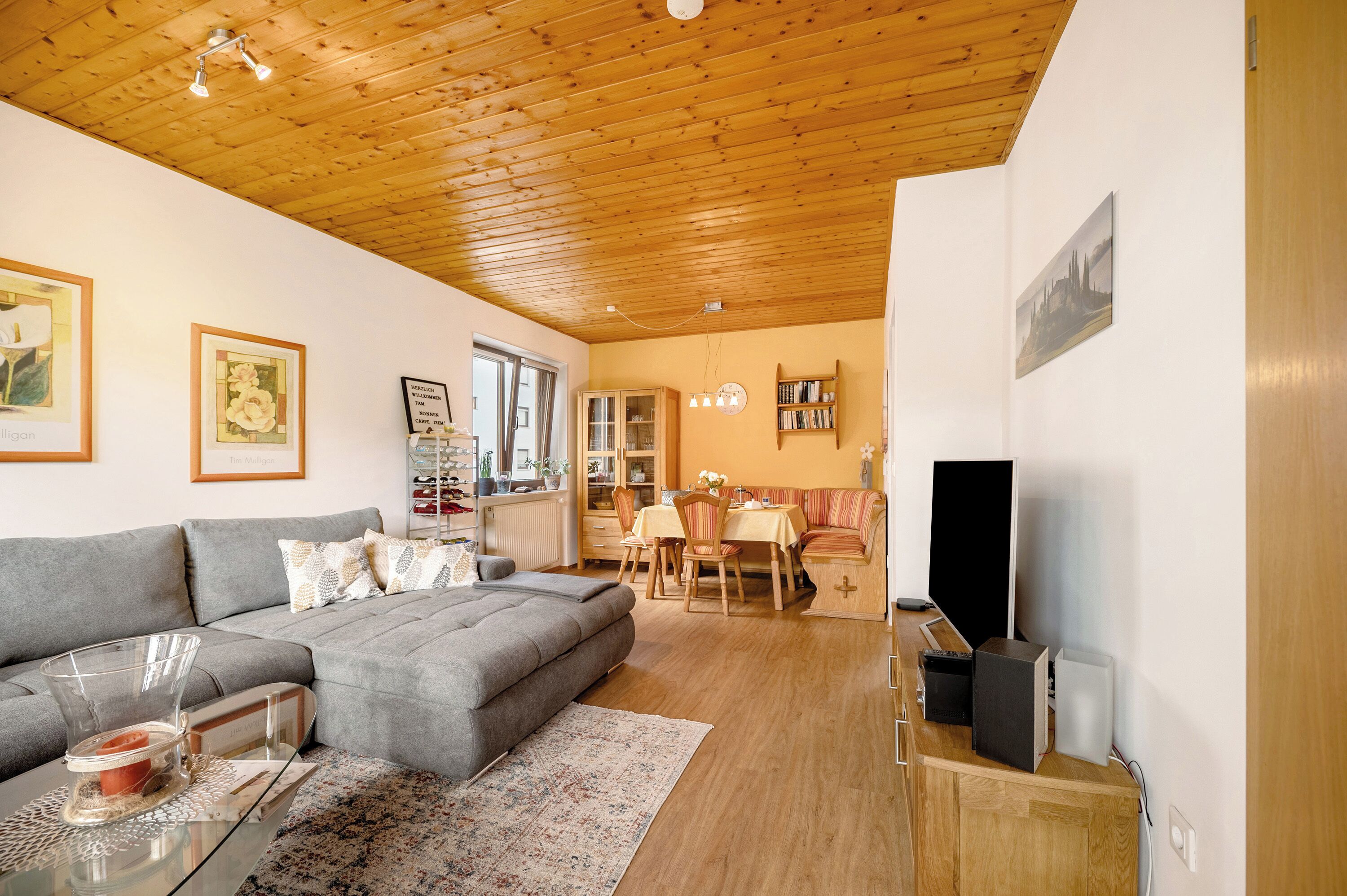 Fernseher, DVD-Player, Stereoanlage