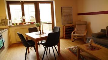 Fernseher, DVD-Player, Stereoanlage