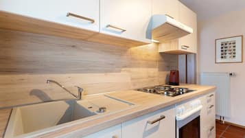 Kylskåp, mikrovågsugn, ugn och spishäll