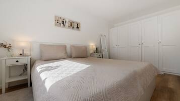 2 bedrooms, iron/ironing board, free WiFi, bed sheets