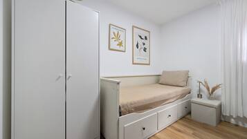 2 makuuhuonetta, silitysrauta/-lauta, ilmainen Wi-Fi, vuodevaatteet