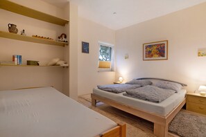 1 habitación, tabla de planchar con plancha, wifi gratis y ropa de cama 