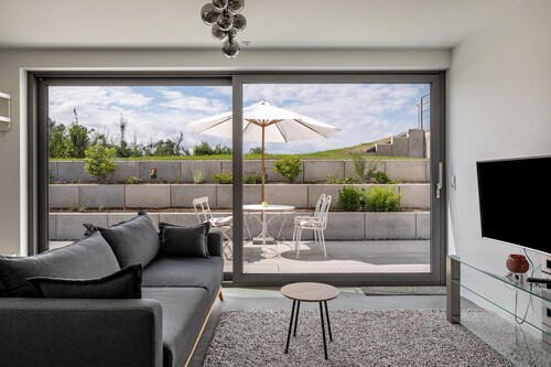 Apartment 'Ferienwohnung Im Obstgarten' with Private Terrace and Wi-Fi