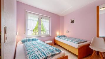 2 slaapkamers, een strijkplank/strijkijzer, gratis wifi, beddengoed