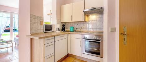 Køleskab, mikrobølgeovn, ovn, kogeplade