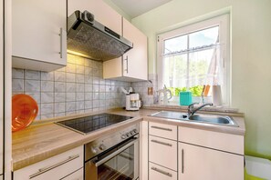 雪櫃、微波爐、焗爐、爐具