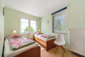 2 chambres, fer et planche à repasser, Wi-Fi gratuit, draps fournis