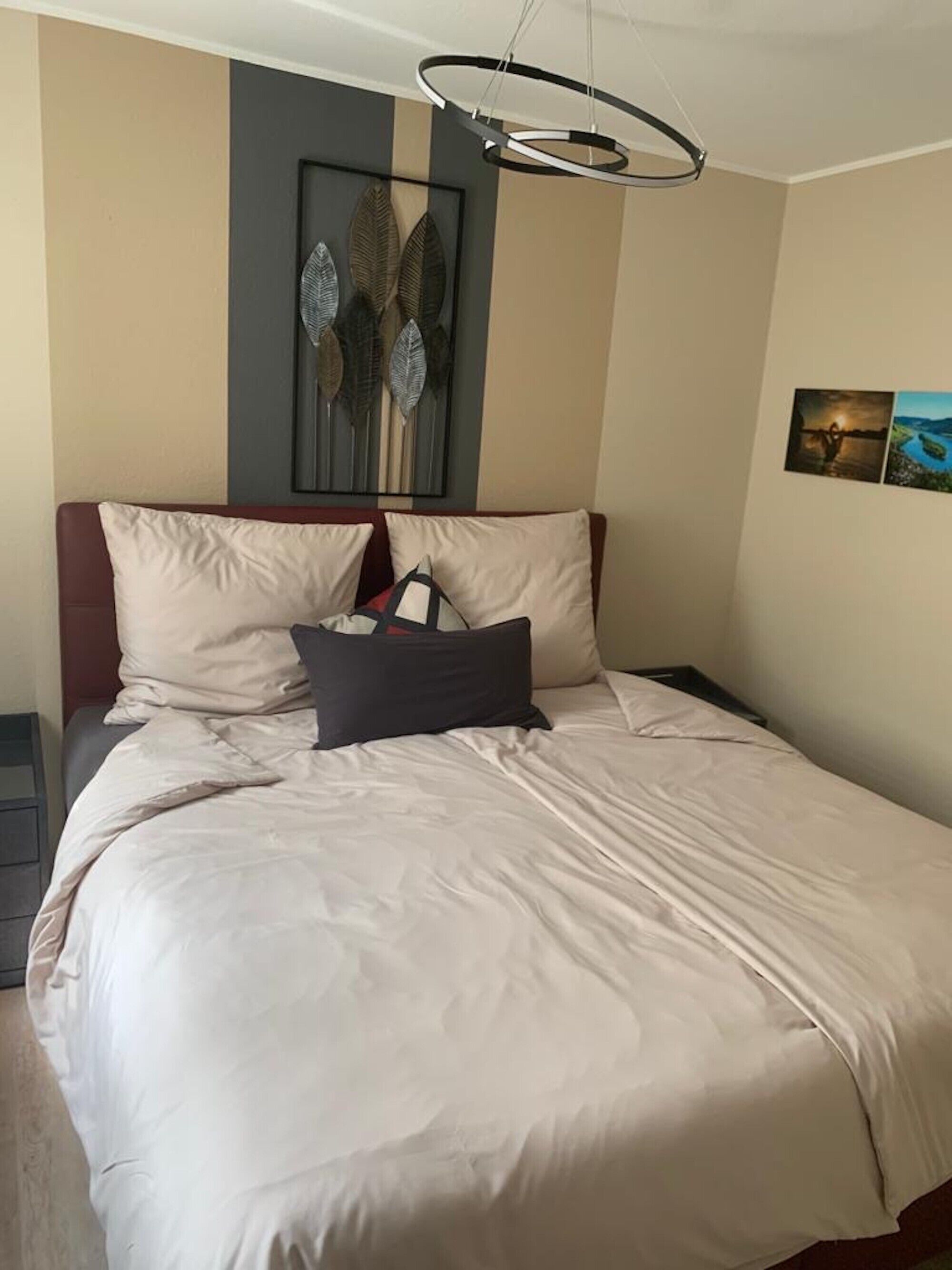 1 slaapkamer, een strijkplank/strijkijzer, gratis wifi, beddengoed