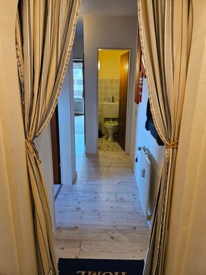 Dusche, kostenlose Toilettenartikel, Haartrockner, Handt ücher