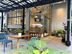 Outdoor dining - EX2 Hotel (Nonthaburi)