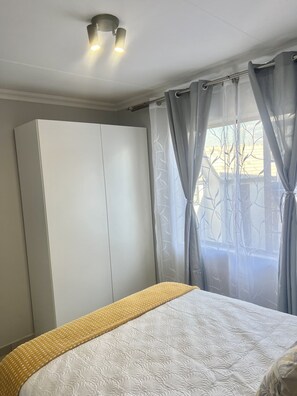 2 bedrooms, WiFi, bed sheets