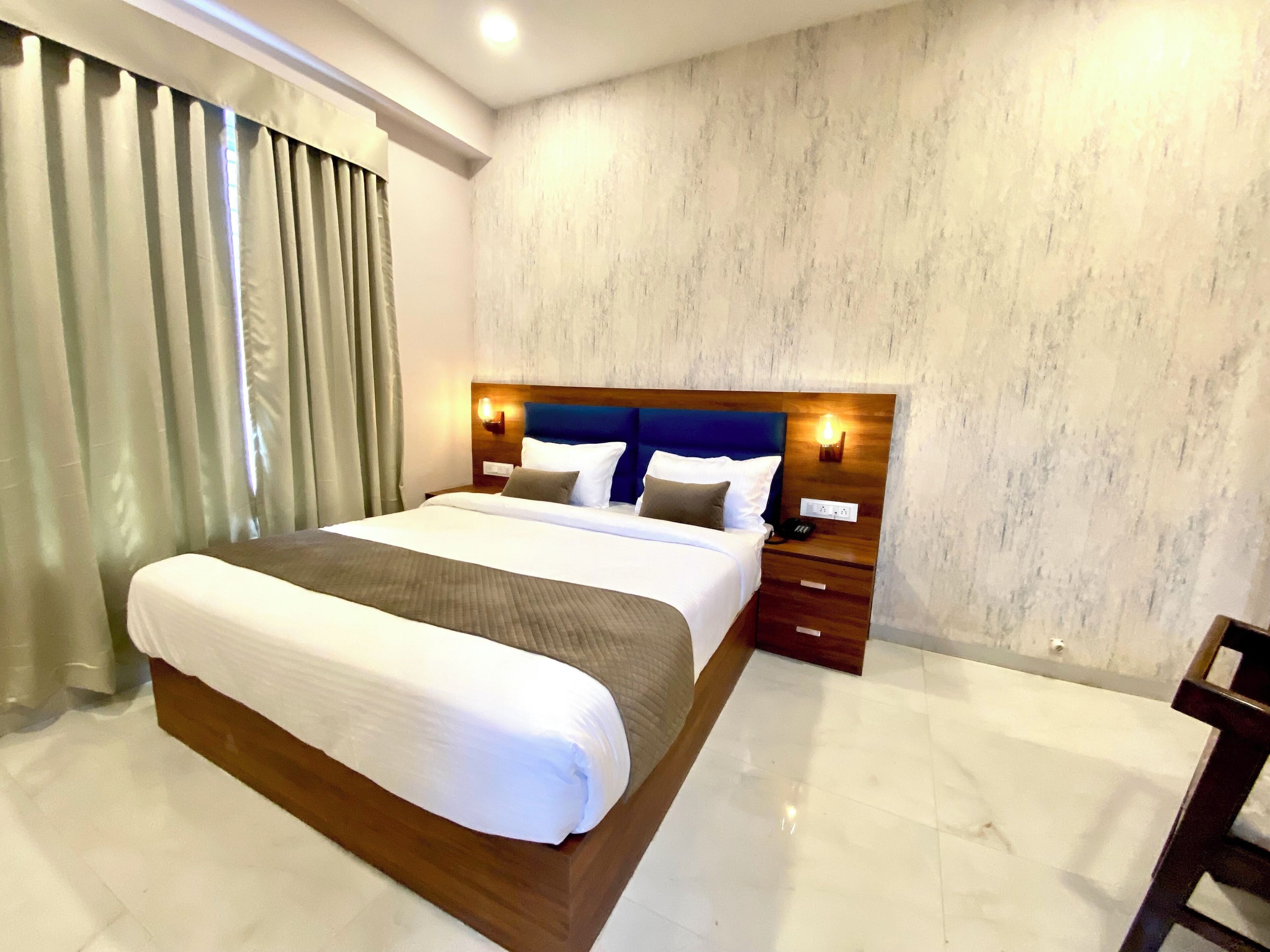 Minibar, desk, laptop workspace, soundproofing