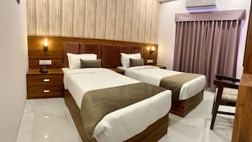 1 bedroom, minibar, desk, laptop workspace