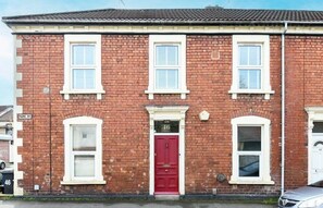 Exterior - Modern Southville Apartment, 5 Min Walk to Centre (Bristol City)