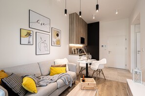 Apartment, Smoking