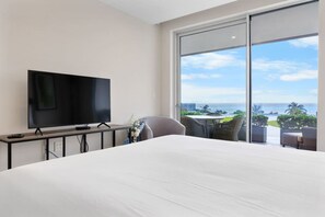 2 Schlafzimmer, Schreibtisch, Bügeleisen/Bügelbrett, Reisekinderbett