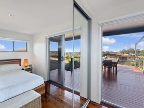 3 bedrooms, desk, iron/ironing board, WiFi