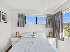 3 habitaciones, escritorio, tabla de planchar con plancha y wifi 