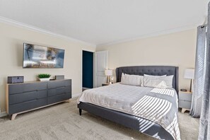 4 slaapkamers, een strijkplank/strijkijzer, reisbedje, wifi