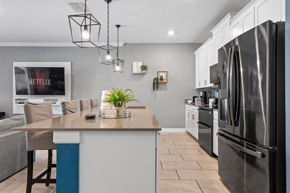 ثلاجة، ميكروويف، فرن، موقد طهي مسطح