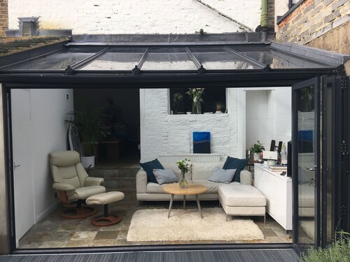 Contemporary house London 4 minutes walk to station