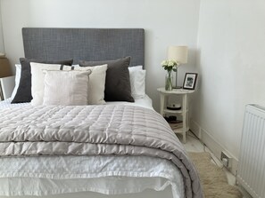 3 quartos, ferros/tábuas de passar roupa, Wi-Fi, roupa de cama