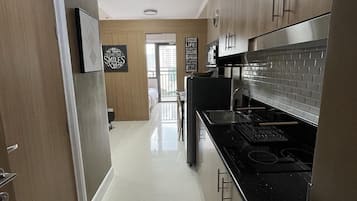 Fridge, microwave, stovetop, electric kettle