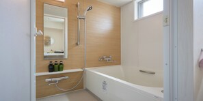 Standard Twin Room | Bathroom | Separate tub and shower, hair dryer, towels