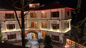 Front of property - The Jungle Story By Headquarter (Shimla)
