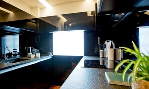 Microwave, oven, dishwasher, coffee/tea maker