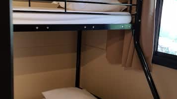 2 Schlafzimmer, Reisekinderbett