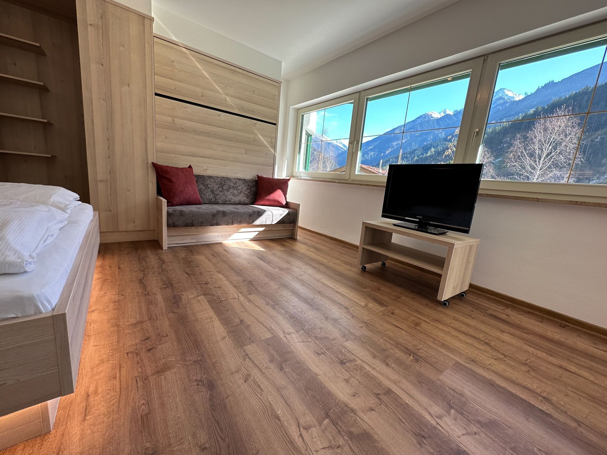 Vacation Apartment No. 2 For 4 Persons - Appartementhaus Zillertal - Tux